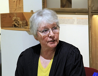 Petrozsényi Eszter