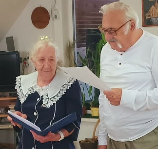 Nagy Zoltánné Marika és Nagy Zoltán verseket mondanak